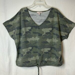 Como Vintage Women’s Camo Top Size XL V Neck Drawstring Hem
